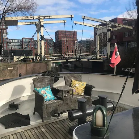 Houseboat Volle Maan Bed & Breakfast