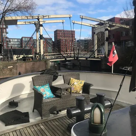 Houseboat Volle Maan Bed and Breakfast